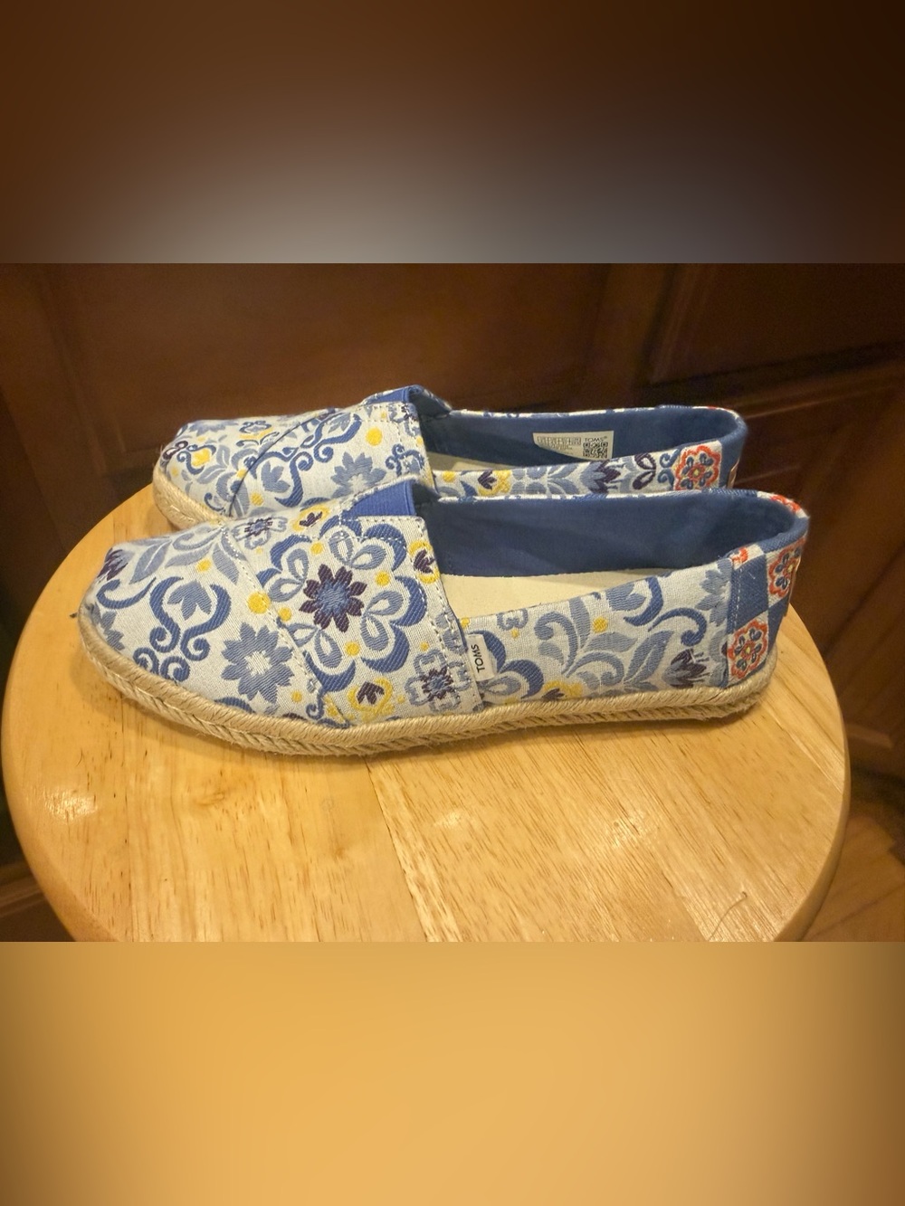 TOMS Floral Blue Slip-On Espadrilles size 6.5 BRAND NEW!